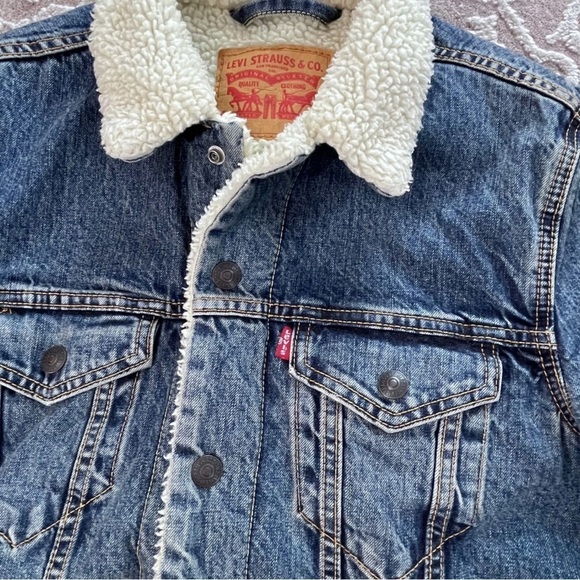 Levi’s Men’s Insulated Sherpa Trucker Jacket - Picture 5 of 16